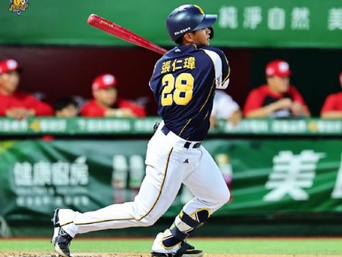 張仁瑋奪首座MVP，詹子賢火力支援，中信兄弟4比3擊出味全龍！